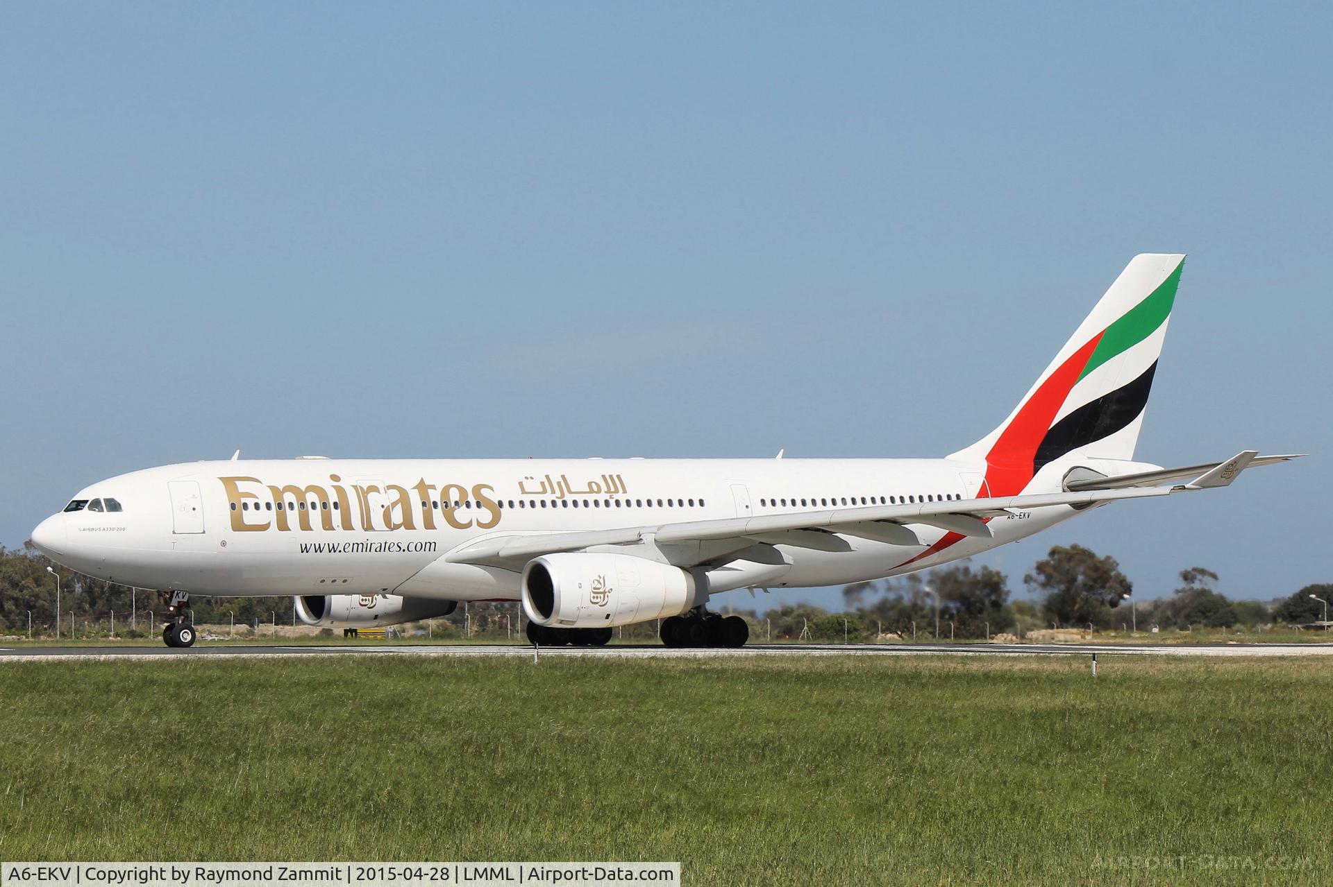 A6-EKV, 1999 Airbus A330-243 C/N 314, A330 A6-EKV Emirates Airlines