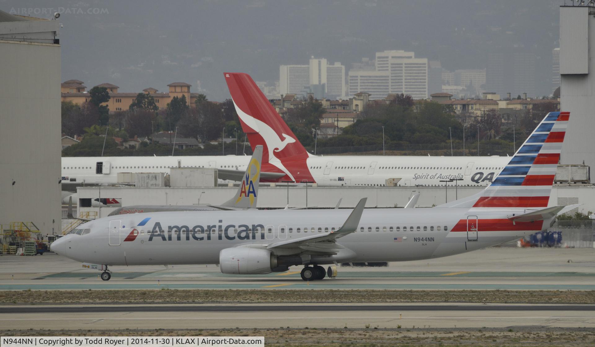 N944NN, 2013 Boeing 737-823 C/N 31185, Taxiing for departure at LAX