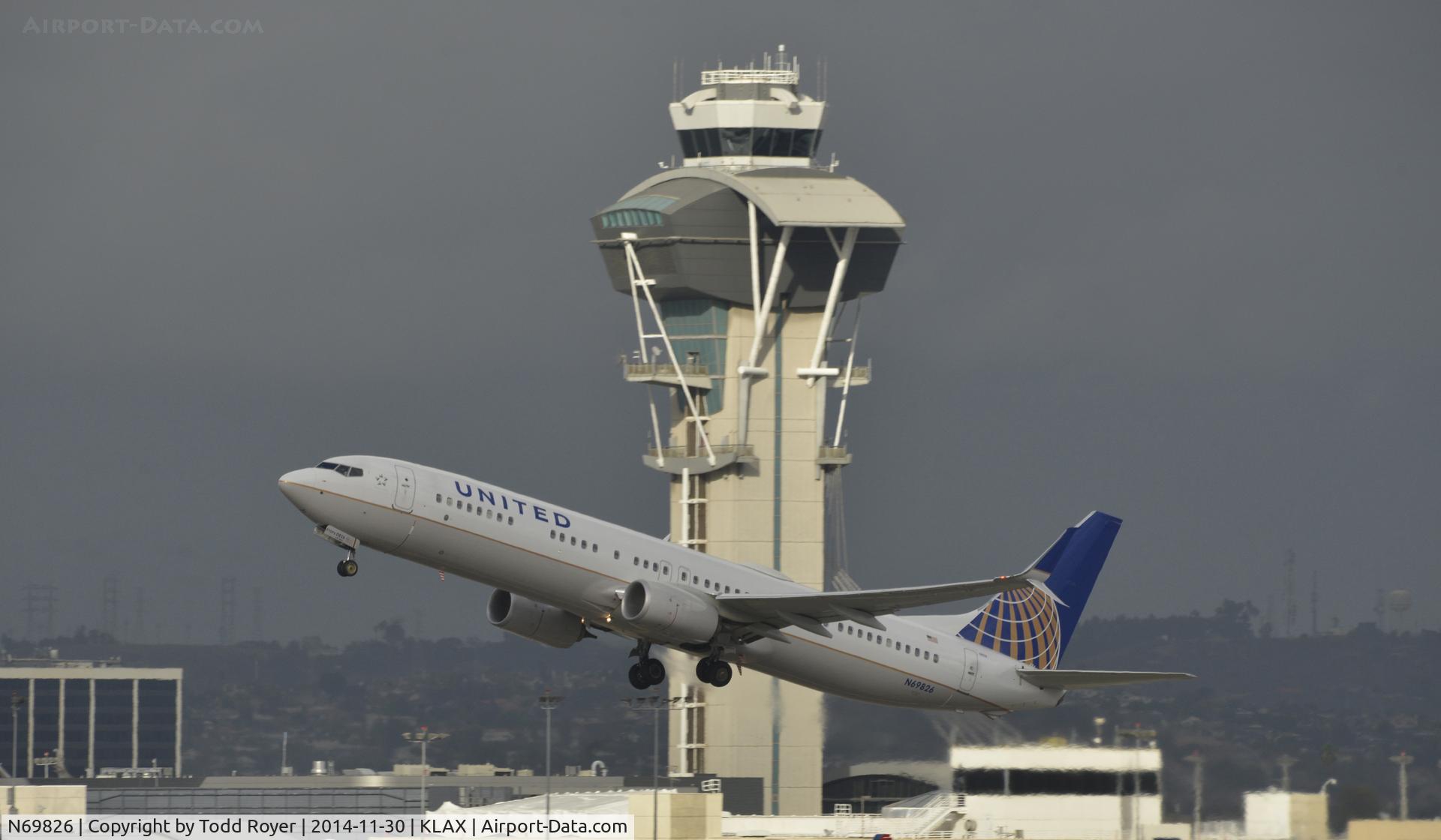 N69826, 2014 Boeing 737-924/ER C/N 42180, Departing LAX on 25R