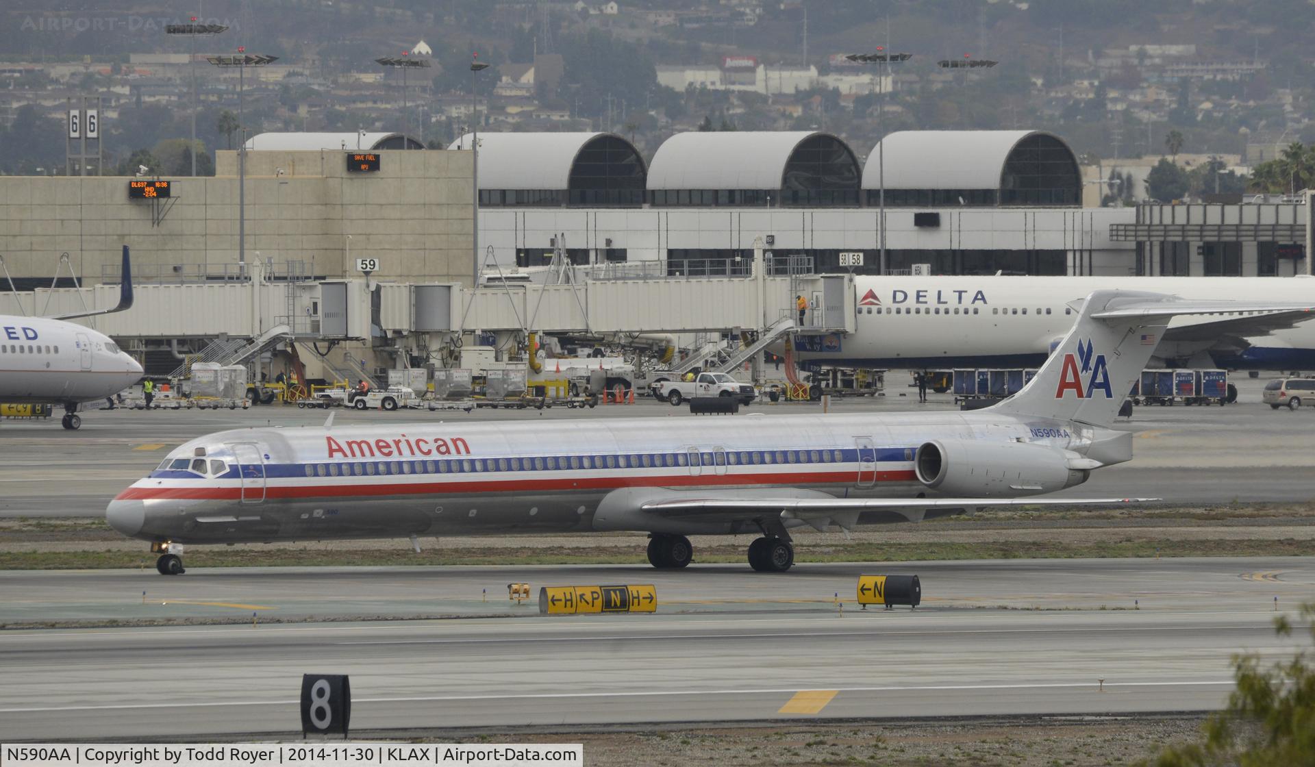 N590AA, 1991 McDonnell Douglas MD-83 (DC-9-83) C/N 53253, Taxiing to gate at LAX
