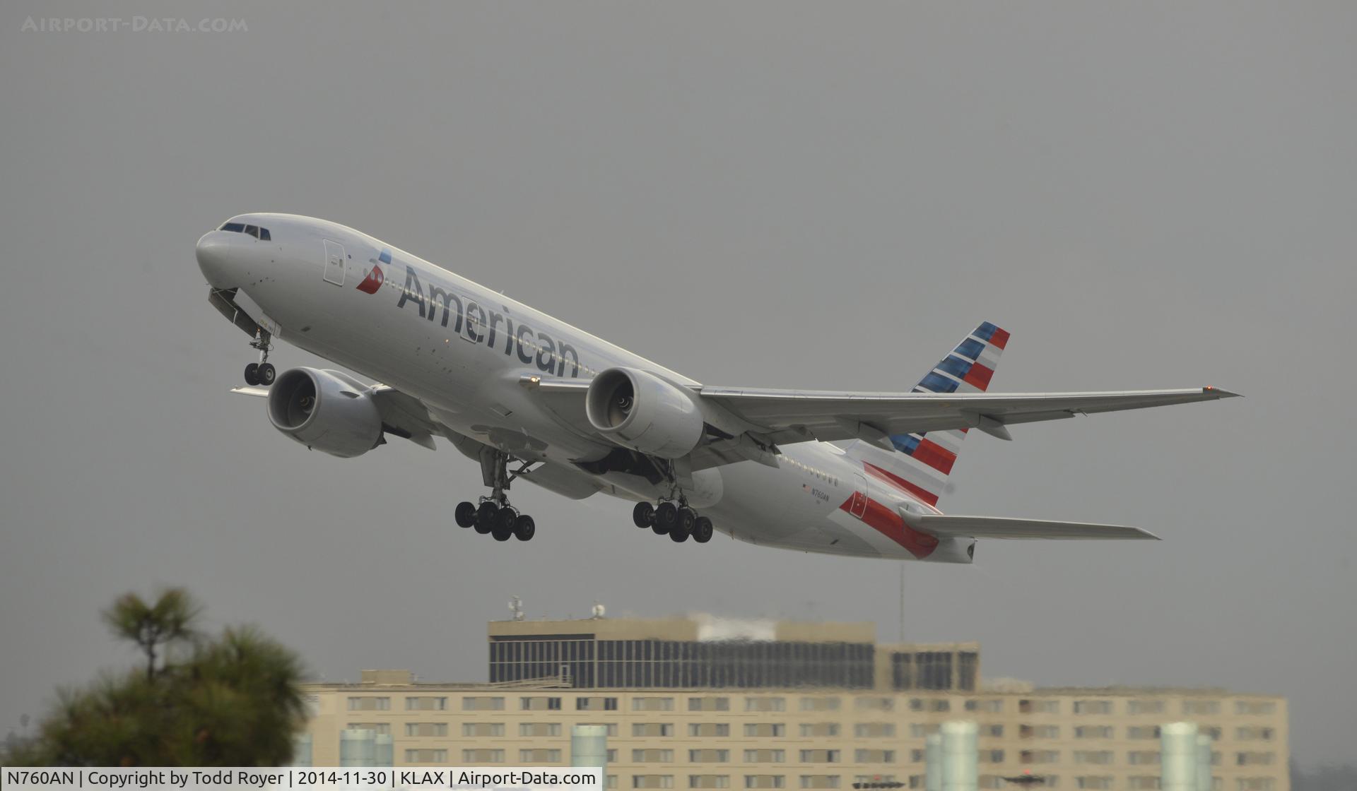 N760AN, 2002 Boeing 777-223 C/N 31477, Departing LAX on 25R