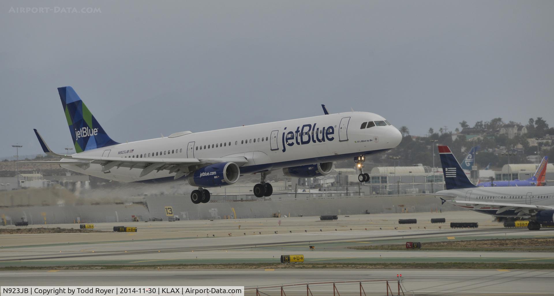 N923JB, 2014 Airbus A321-231 C/N 5960, Landing at LAX on 7R