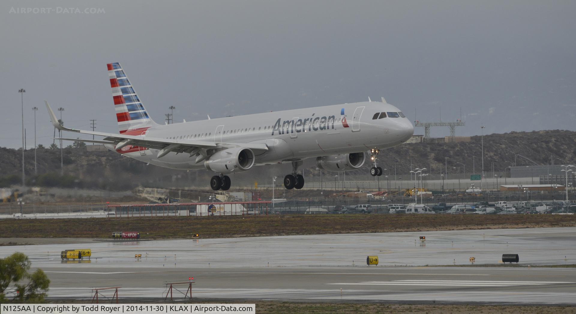 N125AA, 2014 Airbus A321-231 C/N 6272, Landing at LAX on 7R