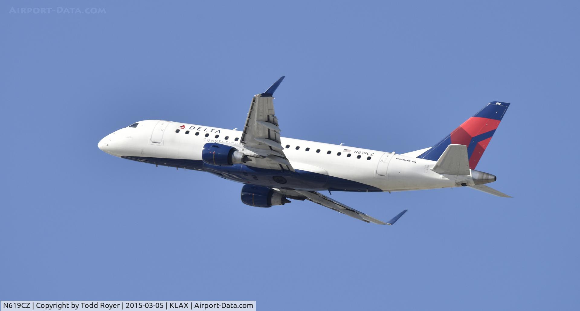 N619CZ, 2008 Embraer 175LR (ERJ-170-200LR) C/N 17000213, Departing LAX on 25R