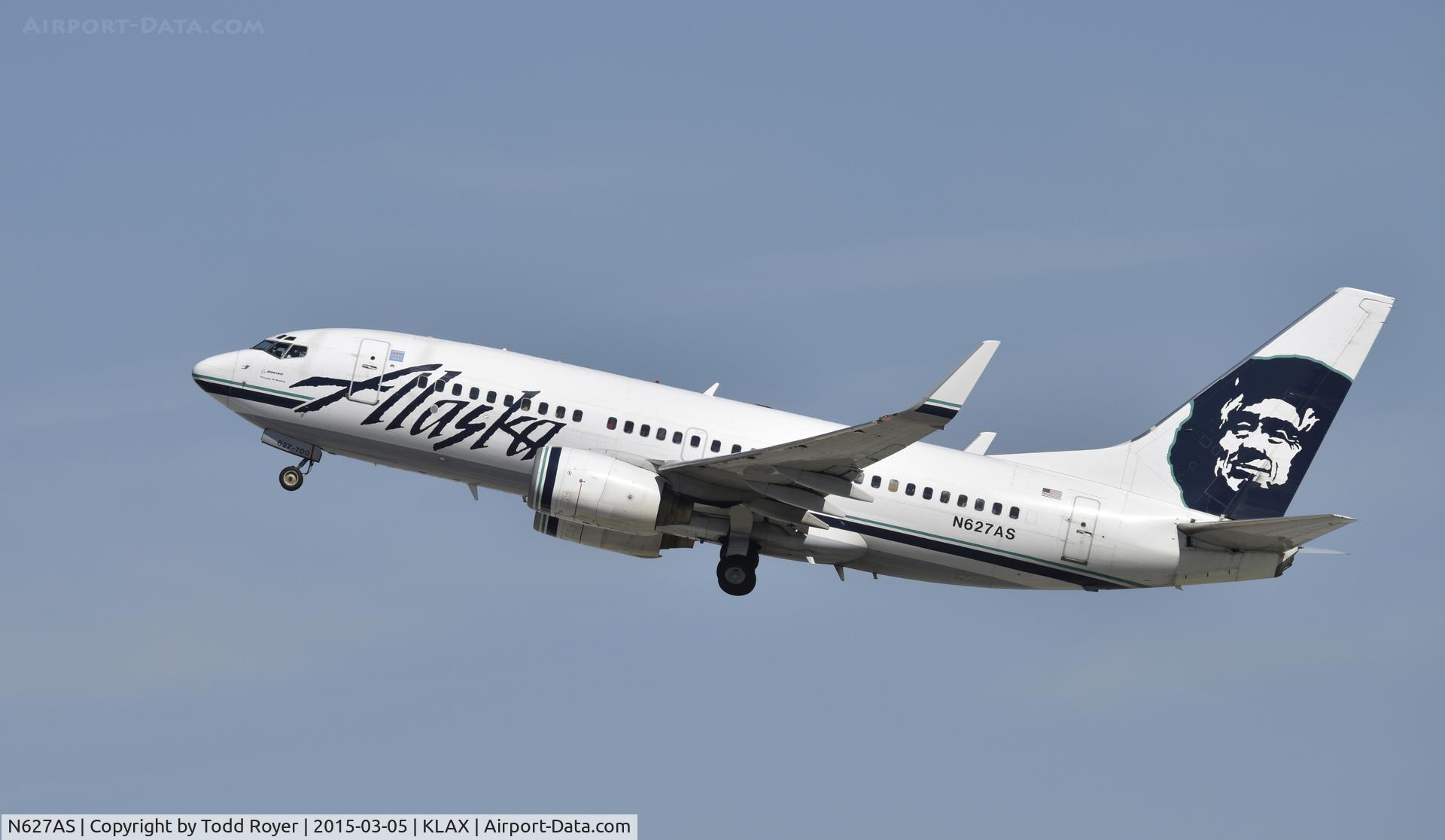 N627AS, 2001 Boeing 737-790 C/N 30794, Departing LAX on 25R