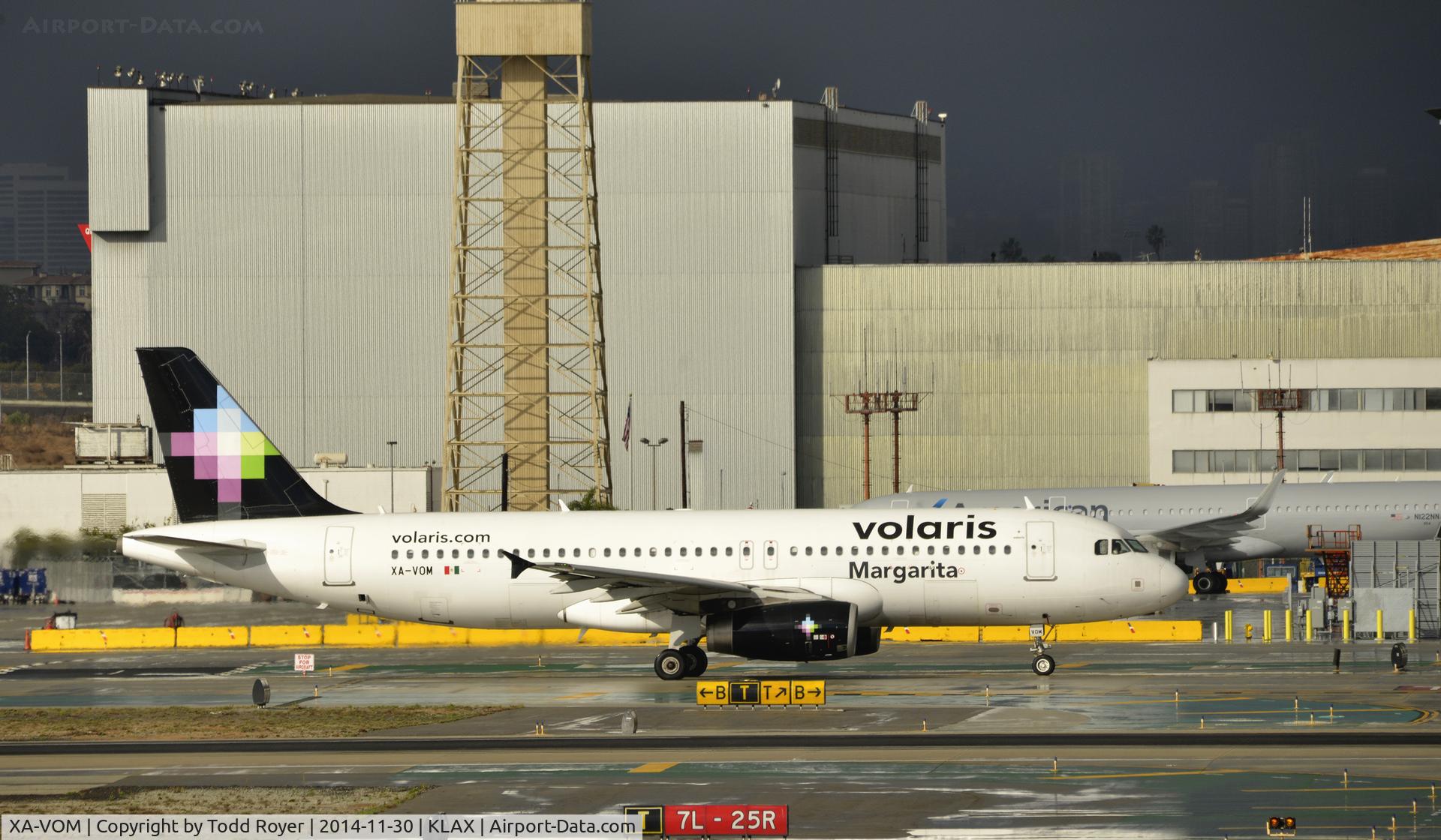 XA-VOM, 2008 Airbus A320-233 C/N 3624, Taxiing at LAX