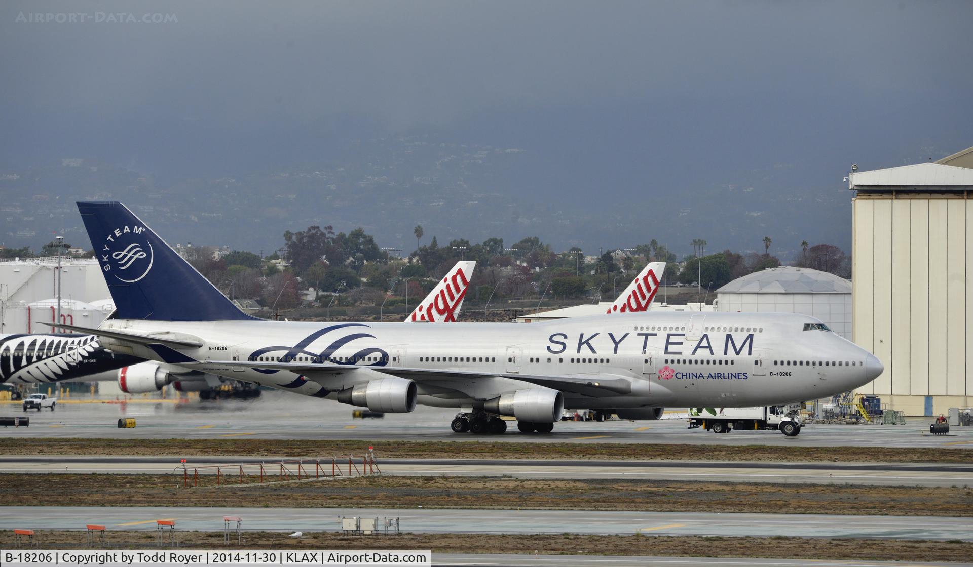 B-18206, 1998 Boeing 747-409 C/N 29030, Taxiing to gate at LAX