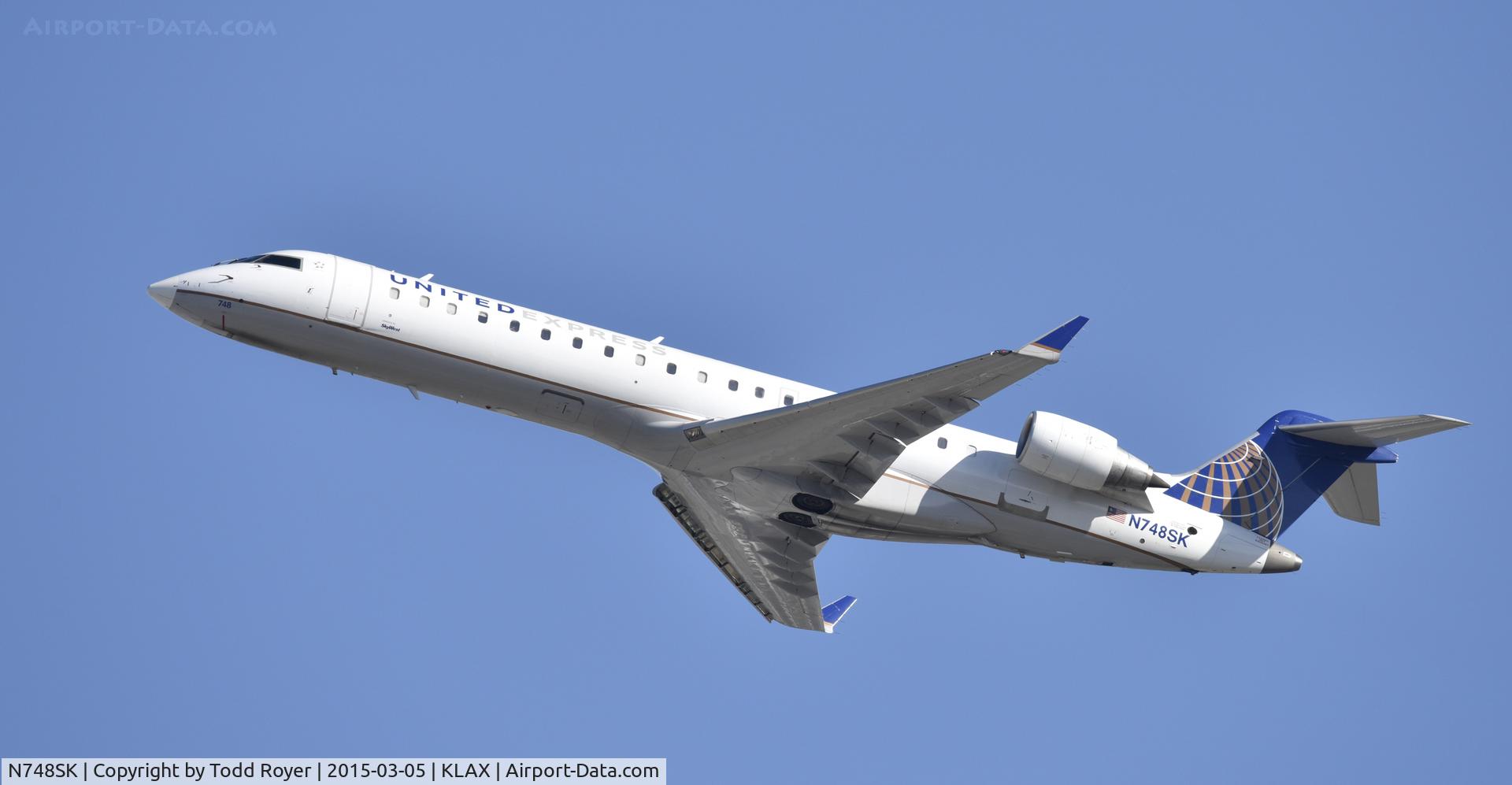 N748SK, 2005 Bombardier CRJ-700 (CL-600-2C10) Regional Jet C/N 10203, Departing LAX on 25R