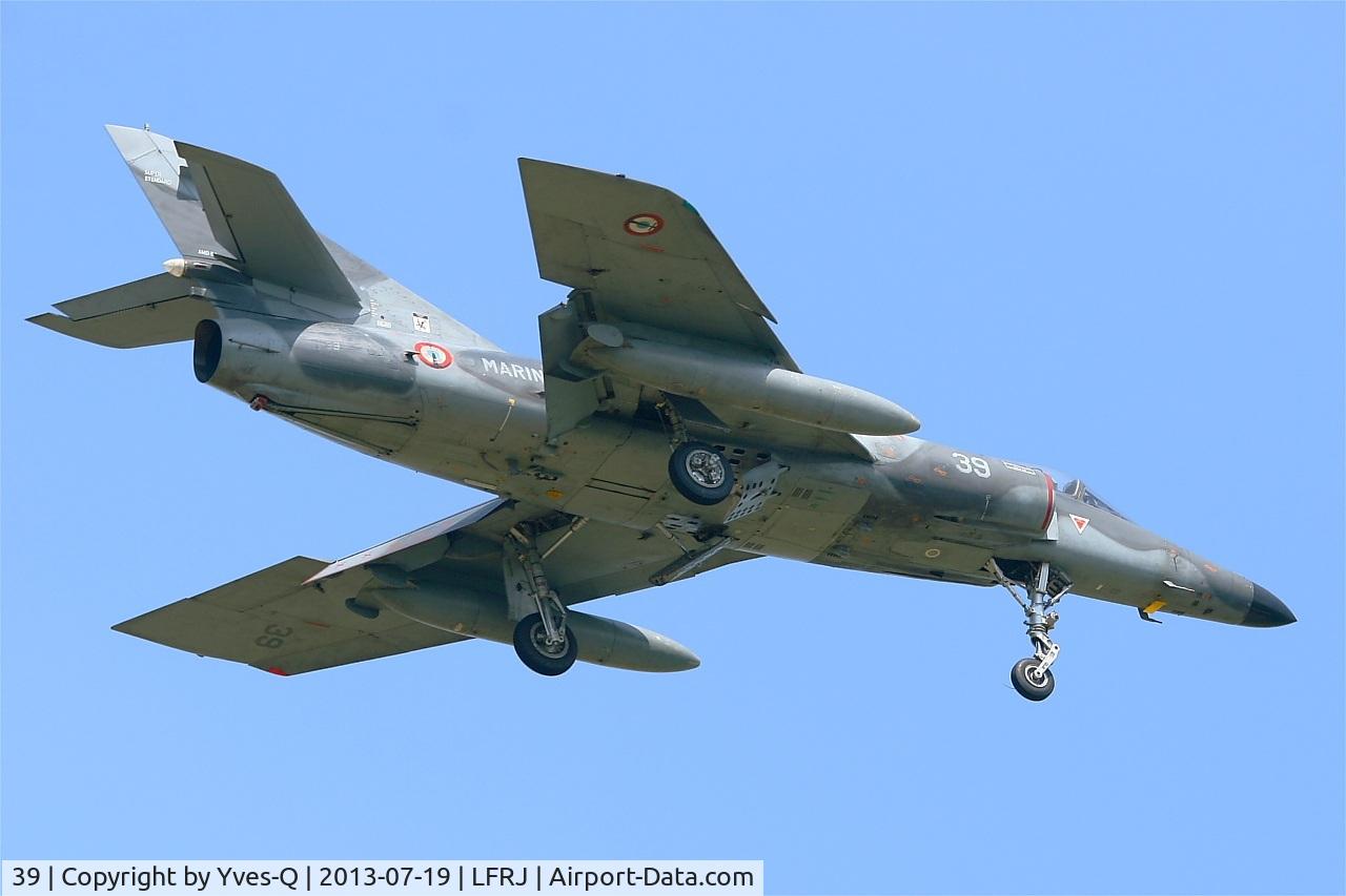 39, Dassault Super Etendard C/N 39, Dassault Super Etendard M (SEM), on final rwy 08, Landivisiau Naval Air Base (LFRJ)