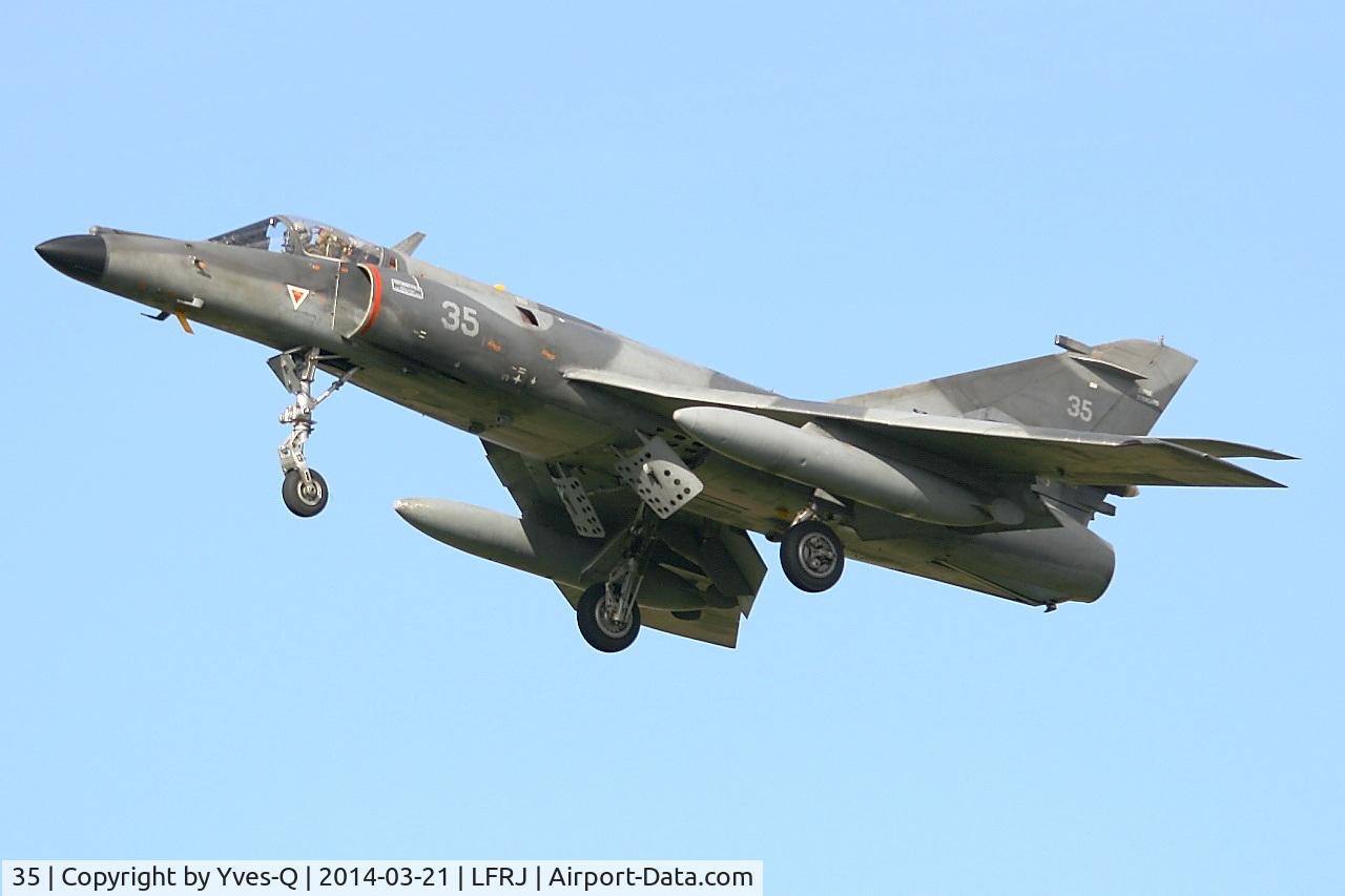 35, Dassault Super Etendard C/N 35, Dassault Super Etendard M (SEM), Short approach rwy 26, Landivisiau Naval Air Base (LFRJ)