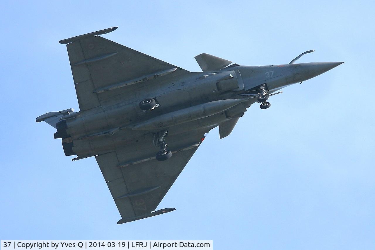37, 2012 Dassault Rafale M C/N 37, Dassault Rafale M, Short approach rwy 08, Landivisiau Naval Air Base (LFRJ)