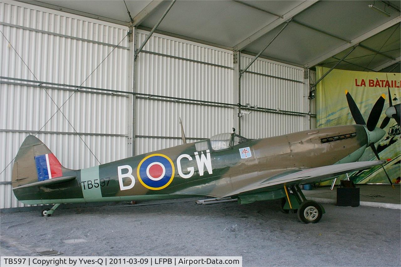 TB597, Supermarine 361 Spitfire LF.XVIe C/N CBAF.IX.3310, Supermarine 361 Spitfire LF.XVIe, Air & Space Museum Paris-Le Bourget (LFPB-LBG)