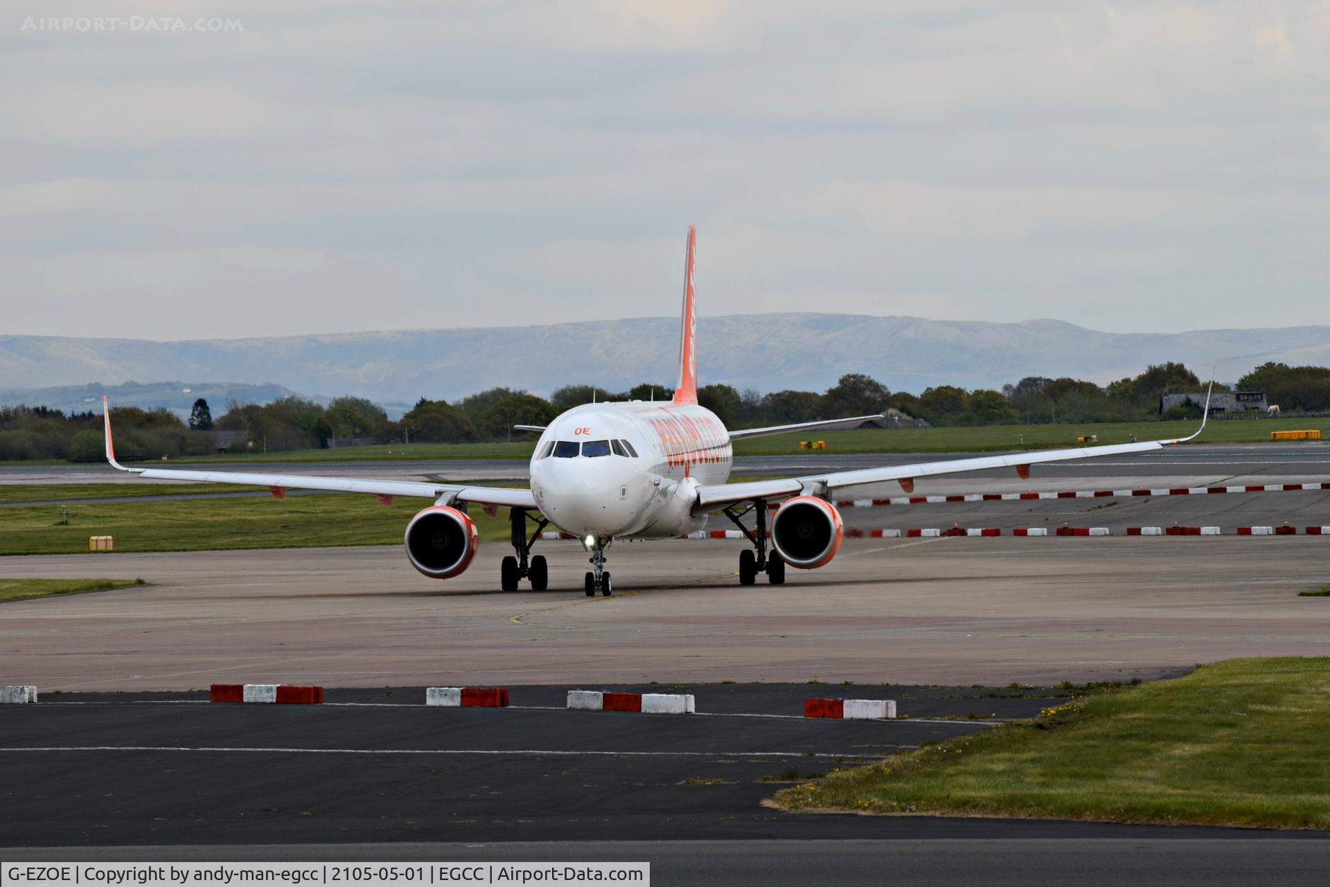 G-EZOE, 2015 Airbus A320-214 C/N 6509, taxing out to the runway for take off runway in use 05L