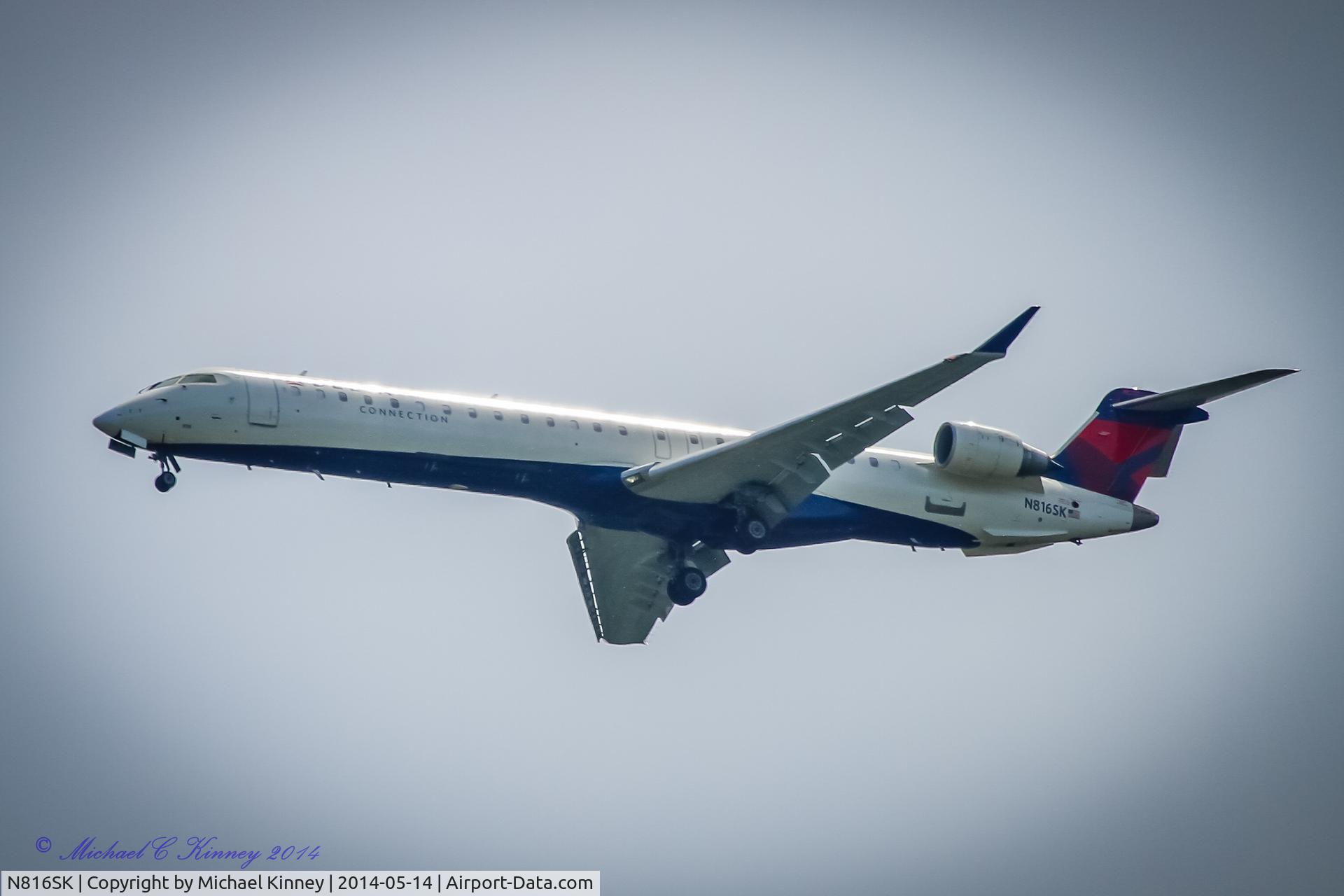 N816SK, 2006 Bombardier CRJ-900ER (CL-600-2D24) C/N 15105, Flying near Kent WA