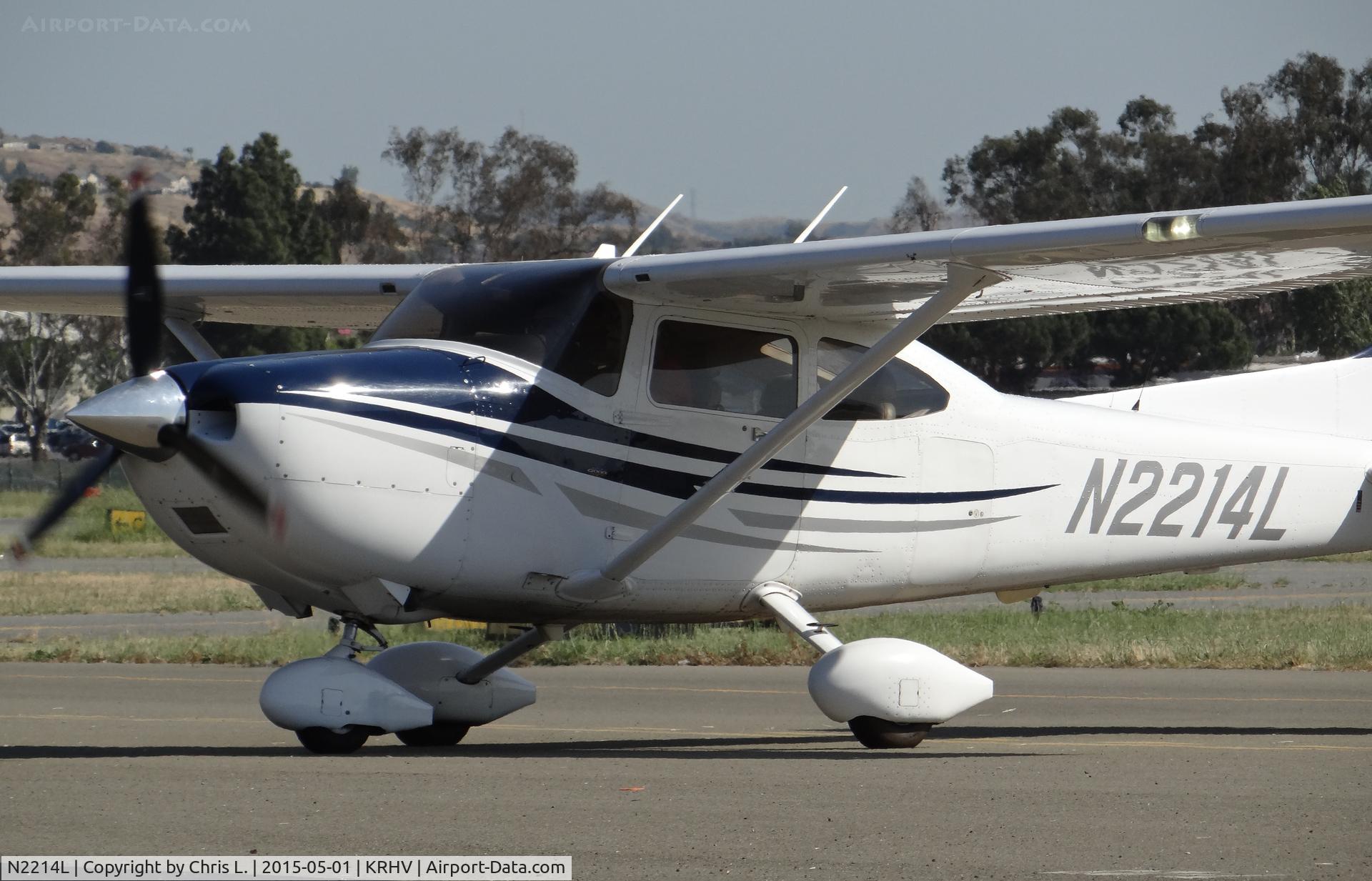 N2214L, 2005 Cessna 182T Skylane C/N 18281718, Trade Wind's 2005 Cessna 182T taxing to transient parking to drop off some passengers.