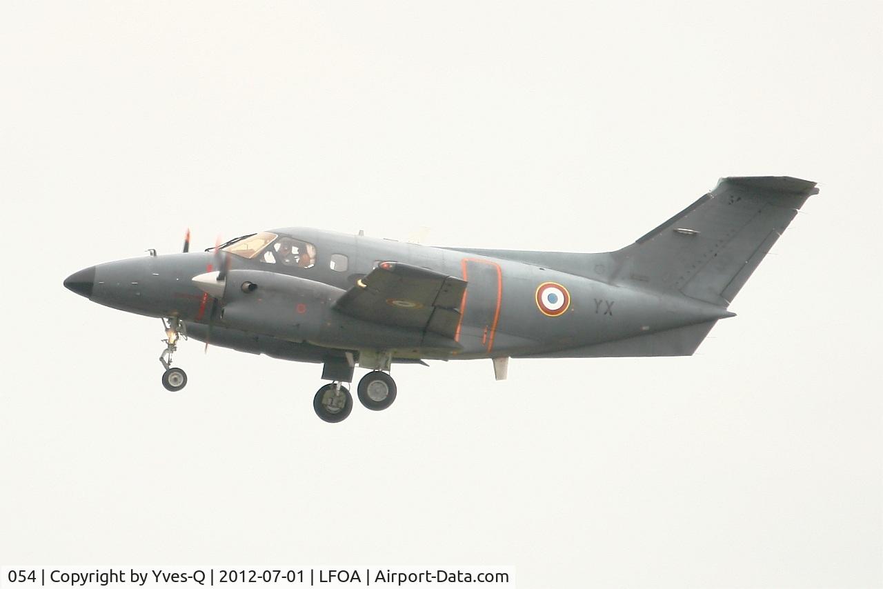 054, 1982 Embraer EMB-121AA Xingu C/N 121054, Embraer EMB-121AA Xingu, Take off rwy 34, Avord Air Base 702 (LFOA) Open day 2012