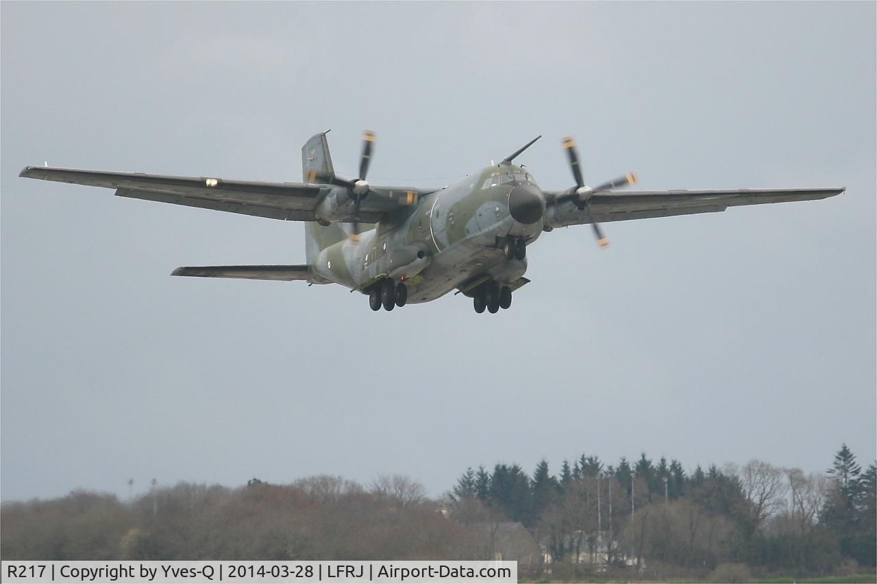 R217, Transall C-160R C/N 220, Transall C-160R (64-GQ), Take off Rwy 26, Landivisiau Naval Air Base (LFRJ)