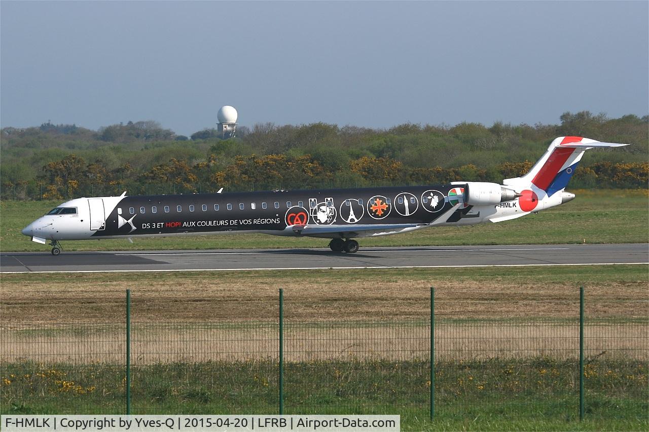F-HMLK, 2011 Bombardier CRJ-1000EL NG (CL-600-2E25) C/N 19016, Canadair CRJ-1000, Taxiing to holding point rwy 07R, Brest-Bretagne airport (LFRB-BES)