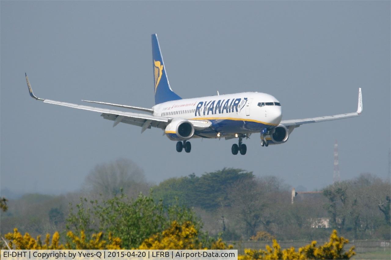 EI-DHT, 2005 Boeing 737-8AS C/N 33581, Boeing 737-8AS, On final rwy 07R, Brest-Bretagne airport (LFRB-BES)