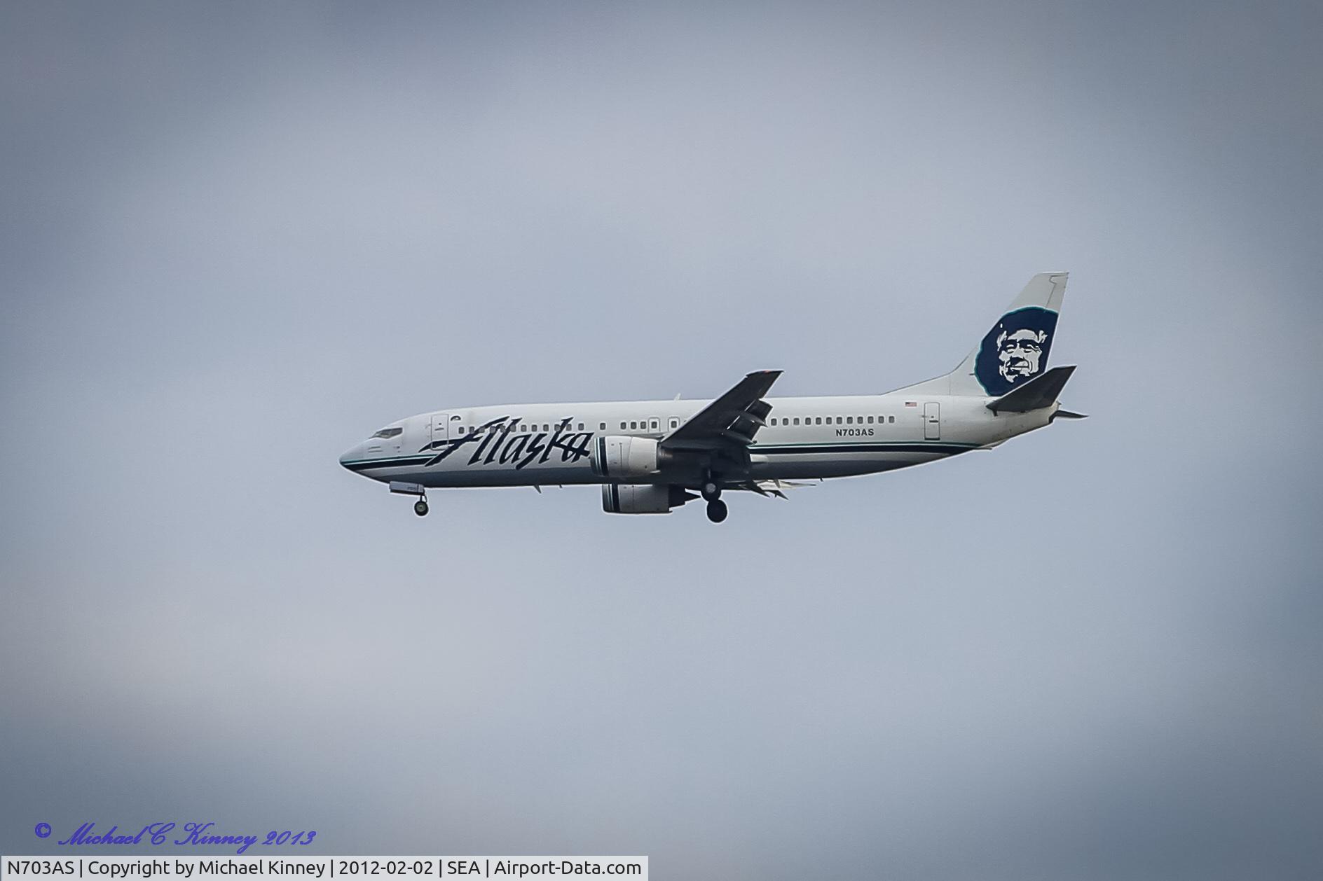 N703AS, 1998 Boeing 737-490 C/N 28893, On approach