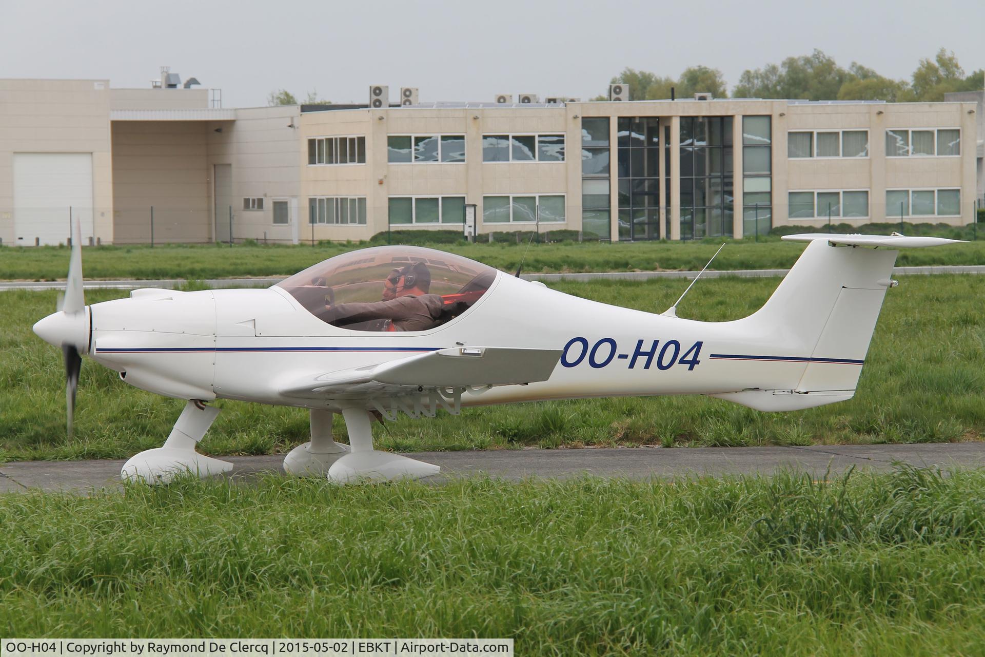 OO-H04, 2012 Dyn'Aero MCR-01 UL C/N 141, Preparing for take-off.
