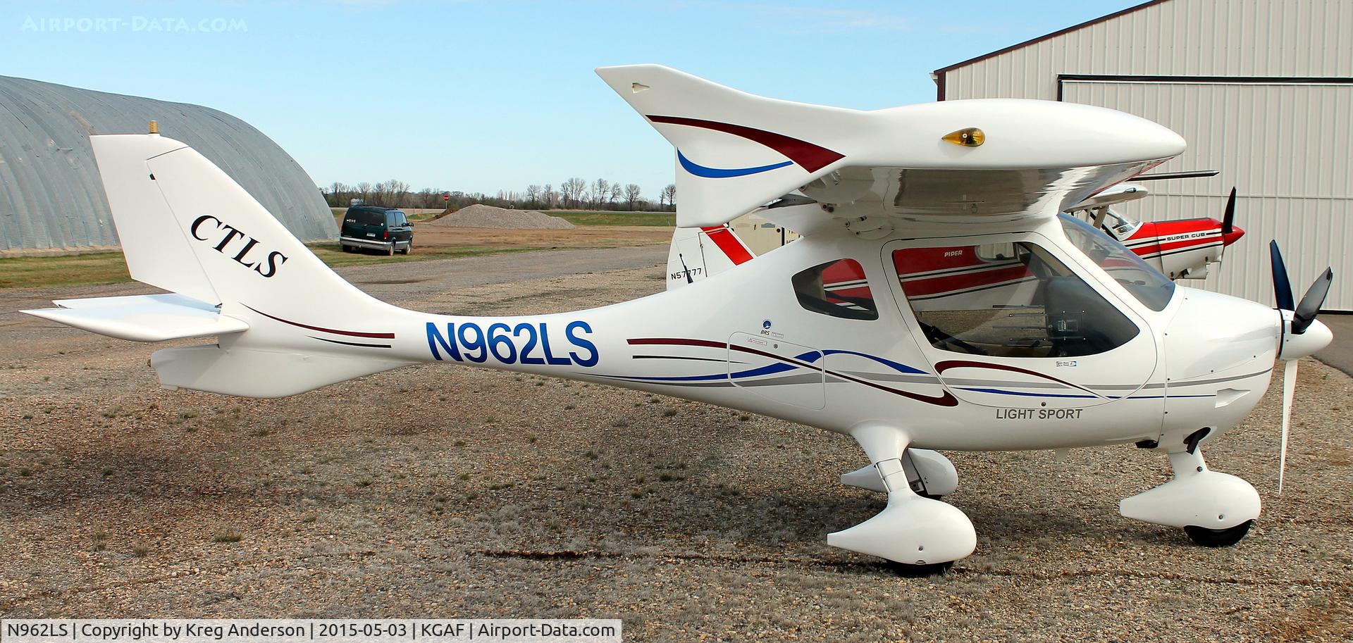 N962LS, Flight Design CTLS C/N F-10-02-06, 2015 EAA Chapter 380 Fly-in