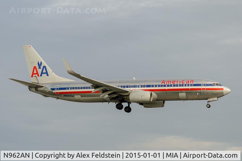 N962AN, 2001 Boeing 737-823 C/N 30858, Miami