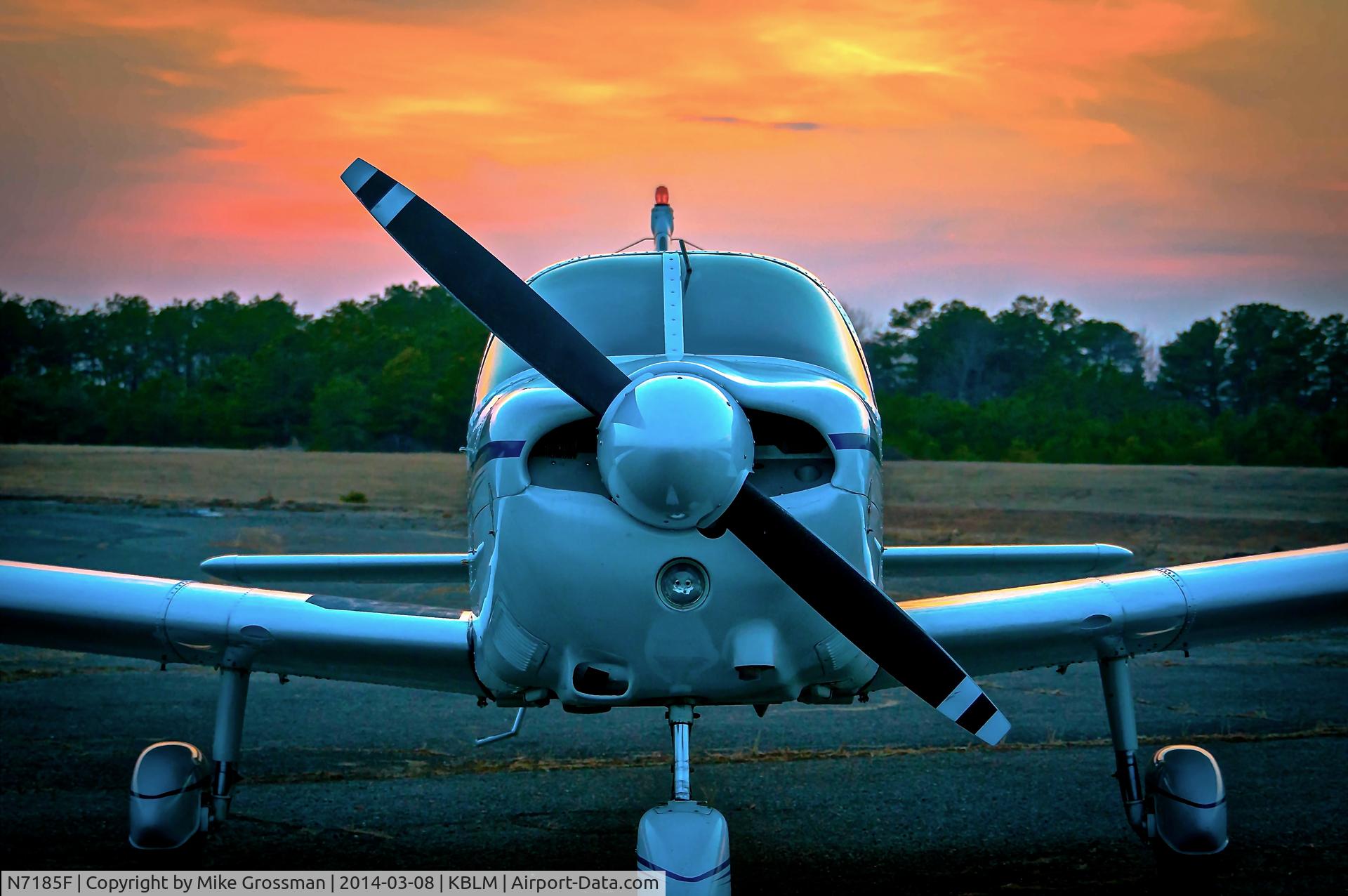 N7185F, 1976 Piper PA-28-181 Archer C/N 28-7790186, N7185F with sunset in the background.