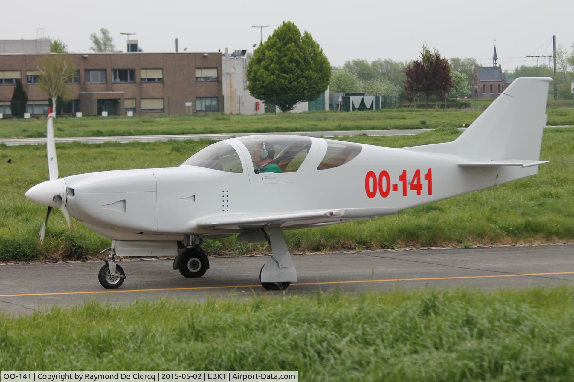 OO-141, Stoddard-Hamilton Glasair II-S RG C/N 2078, Waiting for take-off.