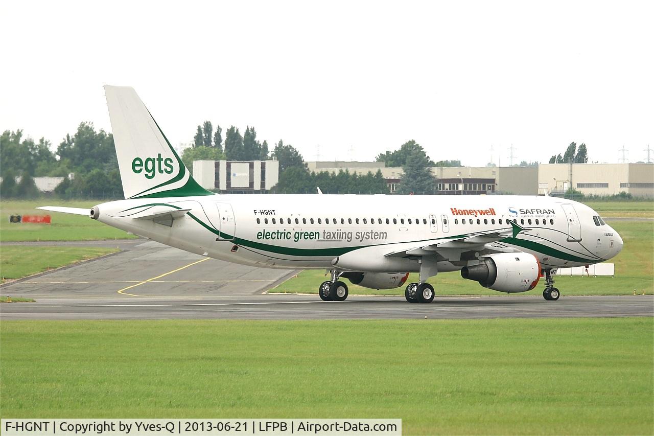 F-HGNT, 1991 Airbus A320-211 C/N 234, Airbus A320-211, The EGTS taxiing system allows aircraft to taxi without the thrust of aircraft engines, Paris-Le Bourget air show 2013