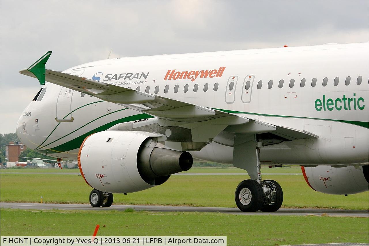 F-HGNT, 1991 Airbus A320-211 C/N 234, Airbus A320-211, The EGTS taxiing system allows aircraft to taxi without the thrust of aircraft engines, Paris-Le Bourget air show 2013
