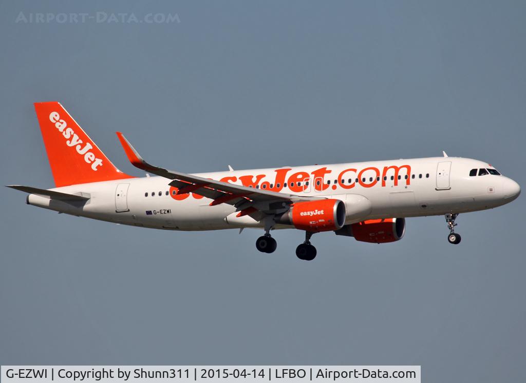 G-EZWI, 2013 Airbus A320-214 C/N 5592, Landing rwy 14L now fitted with sharklets