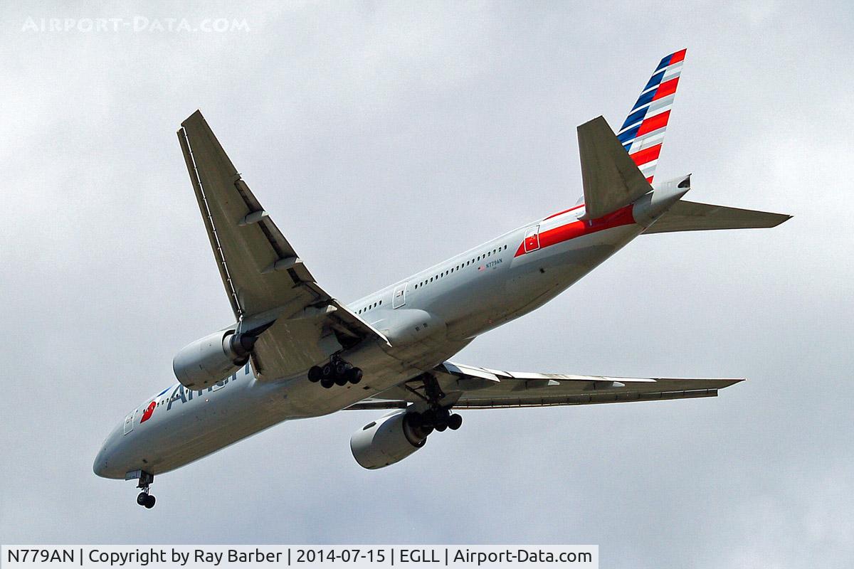 N779AN, 1999 Boeing 777-223 C/N 29955, Boeing 777-223ER [29955] (American Airlines) Home~G 15/07/2014. On approach 27R.