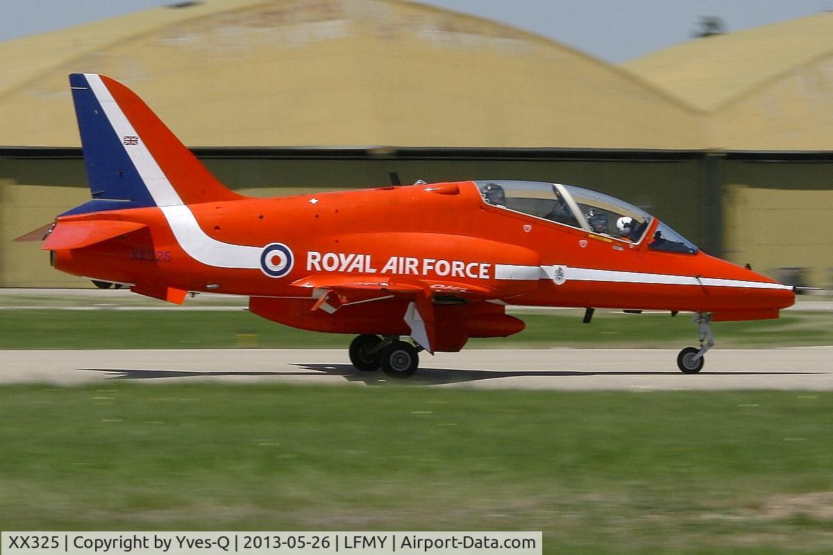 XX325, 1980 Hawker Siddeley Hawk T.1 C/N 169/312150, Royal Air Force Red Arrows Hawker Siddeley Hawk T.1, Landing rwy 34, Salon de Provence Air Base 701 (LFMY) Open day 2013