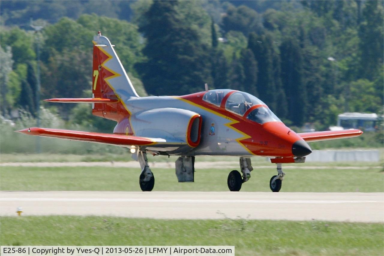 E25-86, CASA C-101EB Aviojet C/N EB01-86-097, Spanish Air Force CASA C-101EB Aviojet (79-22), Patrulla Aguila Aerobatic team, Take off rwy 34, Salon De Provence Air Base 701 (LFMY) Open day 2013