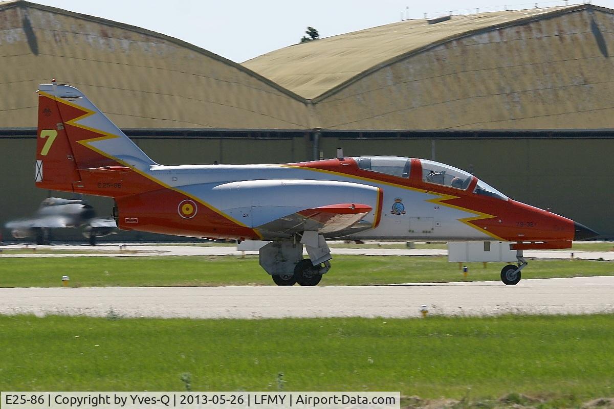 E25-86, CASA C-101EB Aviojet C/N EB01-86-097, Spanish Air Force CASA C-101EB Aviojet (79-22), Patrulla Aguila Aerobatic team, Take off rwy 34, Salon De Provence Air Base 701 (LFMY) Open day 2013