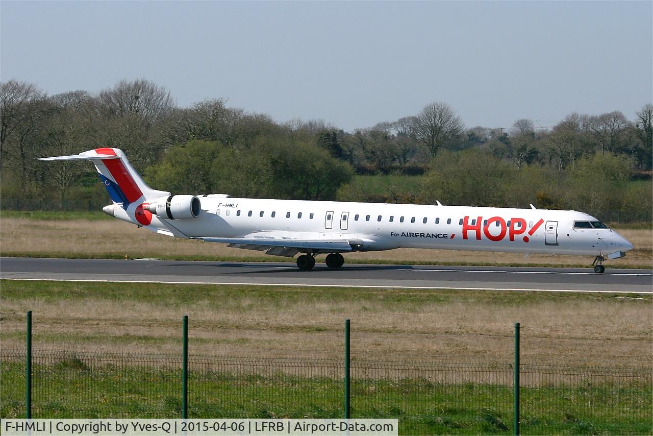 F-HMLI, 2011 Bombardier CRJ-1000EL NG (CL-600-2E25) C/N 19014, Bombardier CRJ-1000, Reverse thrust landing rwy 07R, Brest-Bretagne airport (LFRB-BES)