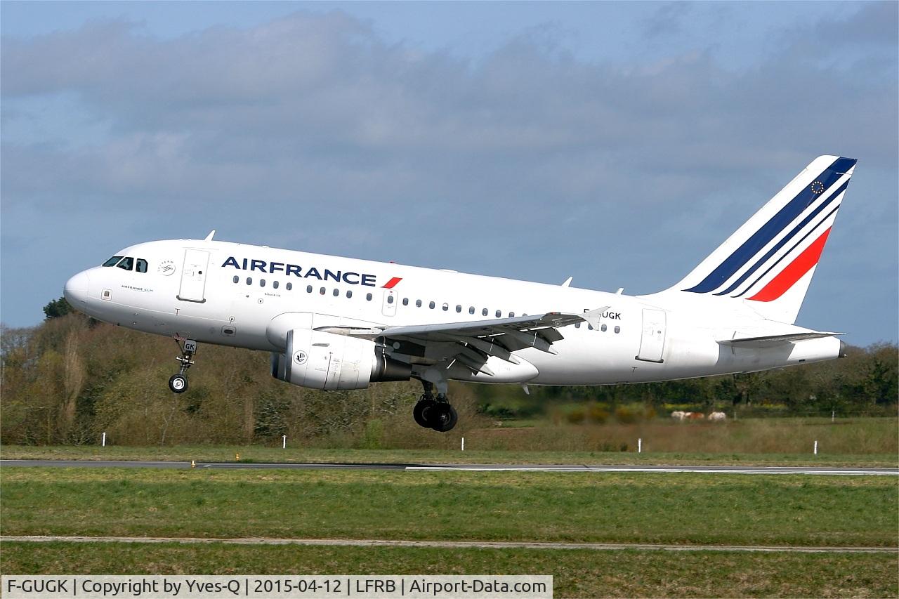 F-GUGK, 2005 Airbus A318-111 C/N 2601, Airbus A318-111, On final rwy 25L, Brest-Bretagne airport (LFRB-BES)