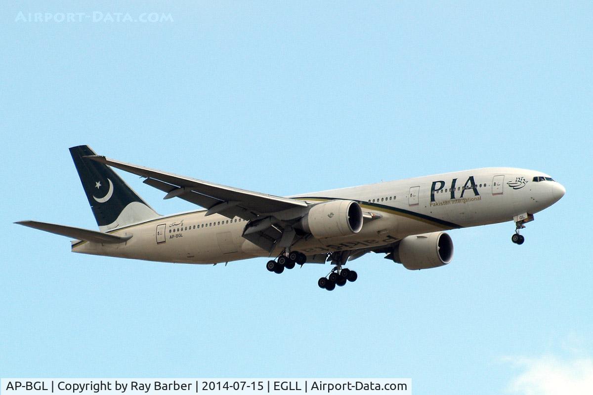 AP-BGL, 2004 Boeing 777-240/ER C/N 33777, Boeing 777-240ER [33777] (Pakistan International Airlines) Home~G 15/07/2014. On approach 27L.