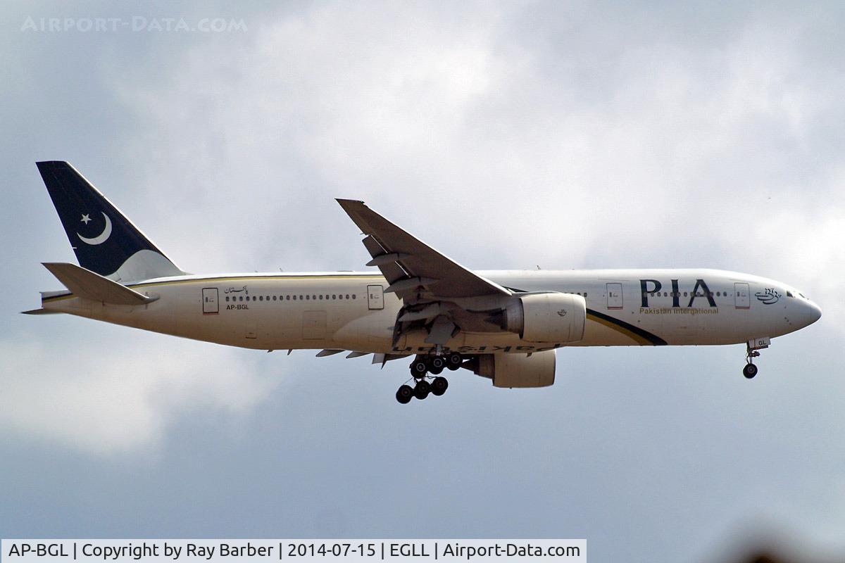 AP-BGL, 2004 Boeing 777-240/ER C/N 33777, Boeing 777-240ER [33777] (Pakistan International Airlines) Home~G 15/07/2014. On approach 27L.