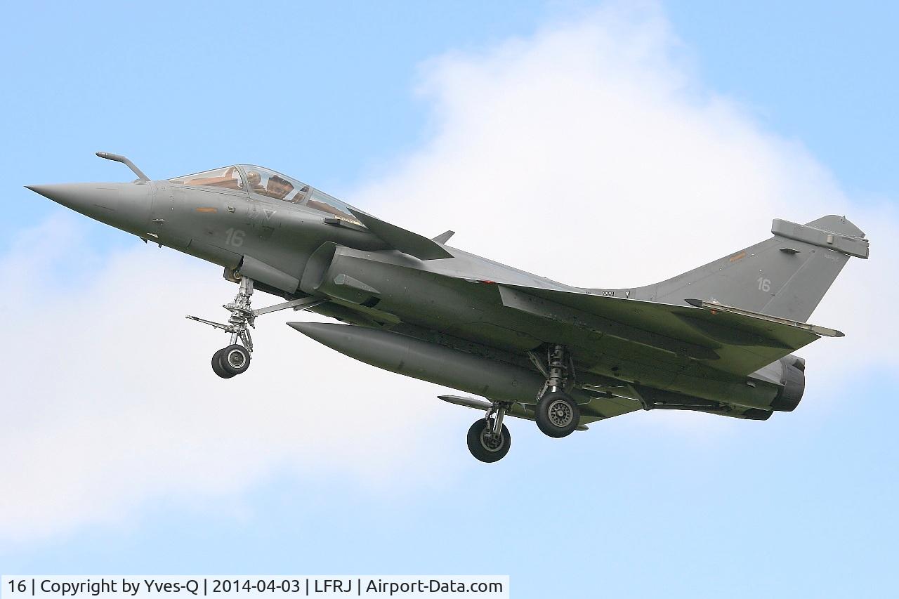16, Dassault Rafale M C/N 16, Dassault Rafale M, Short approach  rwy 26, Landivisiau Naval Air Base (LFRJ)