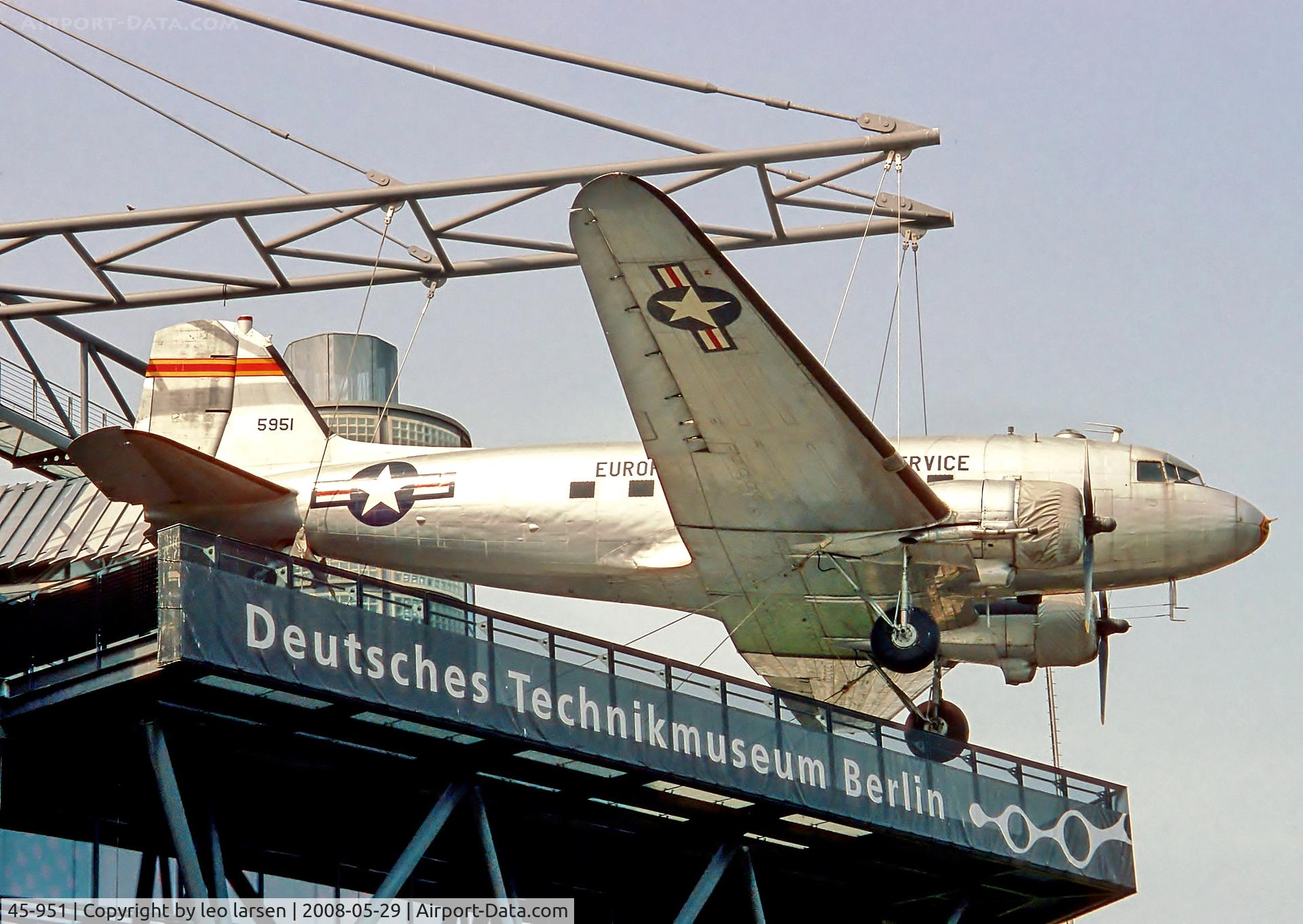45-951, 1945 Douglas C-47B-45-DK C/N 16954/34214, Berlin teknik museum 29.5.08