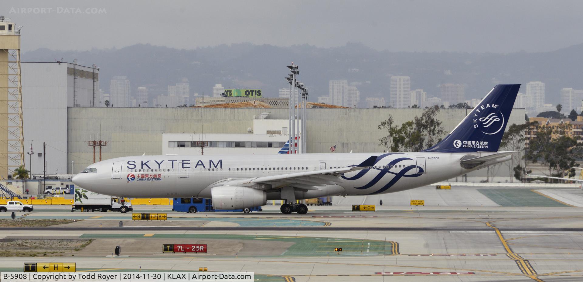 B-5908, 2012 Airbus A330-243 C/N 1372, Taxing for departure at LAX
