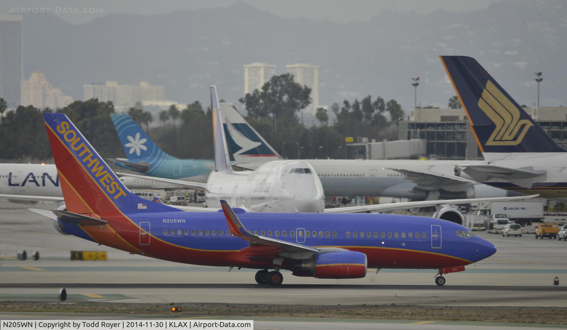 N205WN, 2005 Boeing 737-7H4 C/N 34010, Departing LAX on 7L