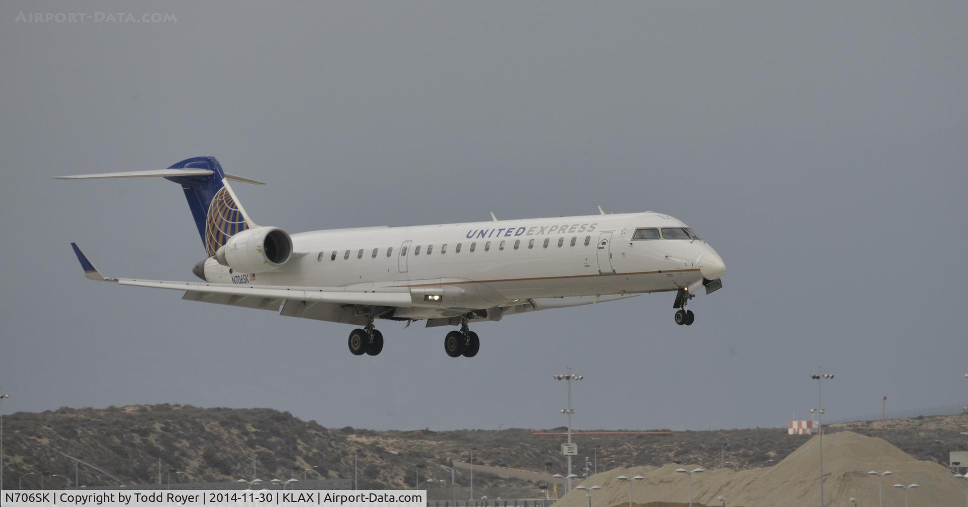 N706SK, 2004 Bombardier CRJ-701 (CL-600-2C10) Regional Jet C/N 10149, Landing at LAX