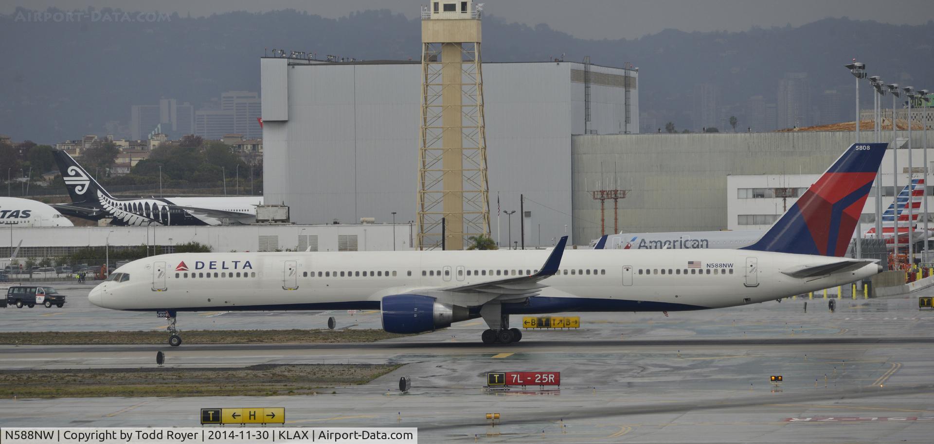 N588NW, 2003 Boeing 757-351 C/N 32988, Taxiing at LAX