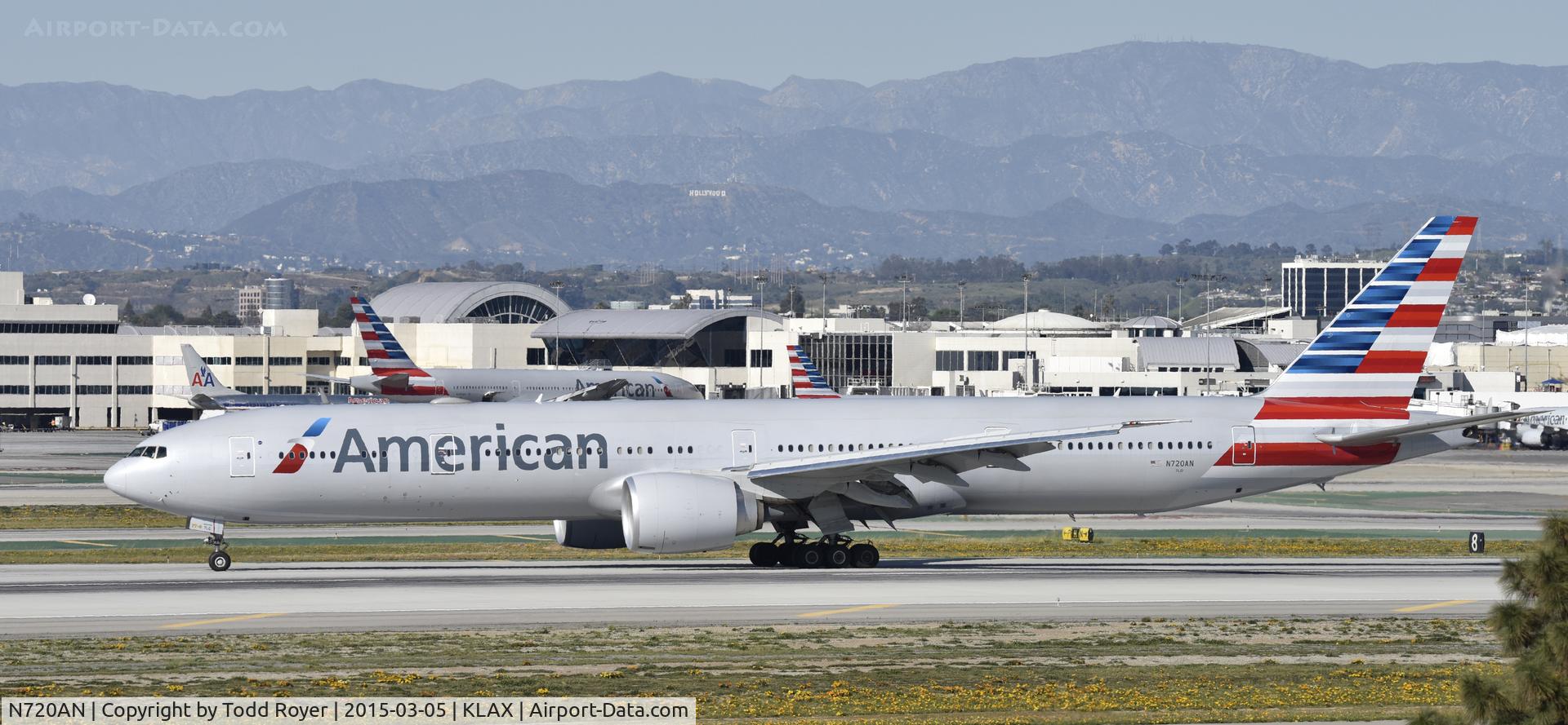 N720AN, 2013 Boeing 777-323/ER C/N 33522, Taxiing to gate at LAX