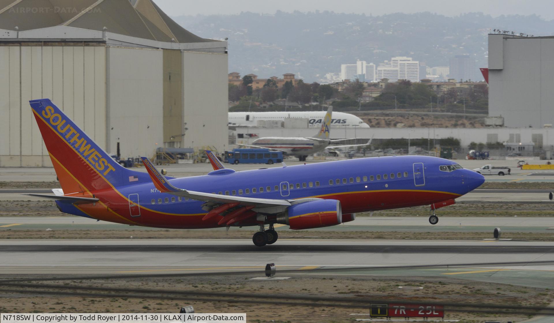 N718SW, 1998 Boeing 737-7H4 C/N 27852, Landing at LAX on 7R