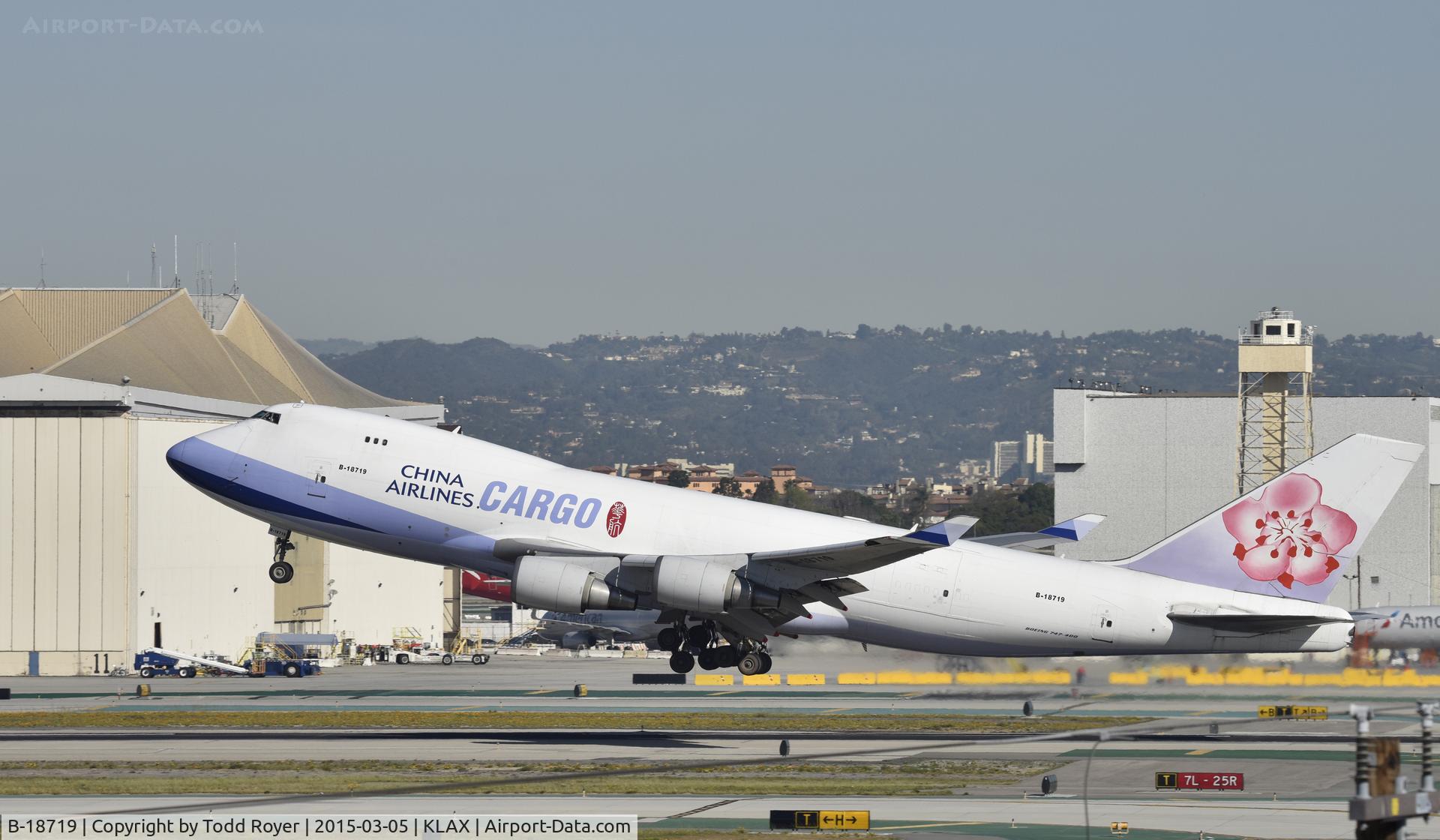B-18719, 2005 Boeing 747-409F/SCD C/N 33739, Departing LAX