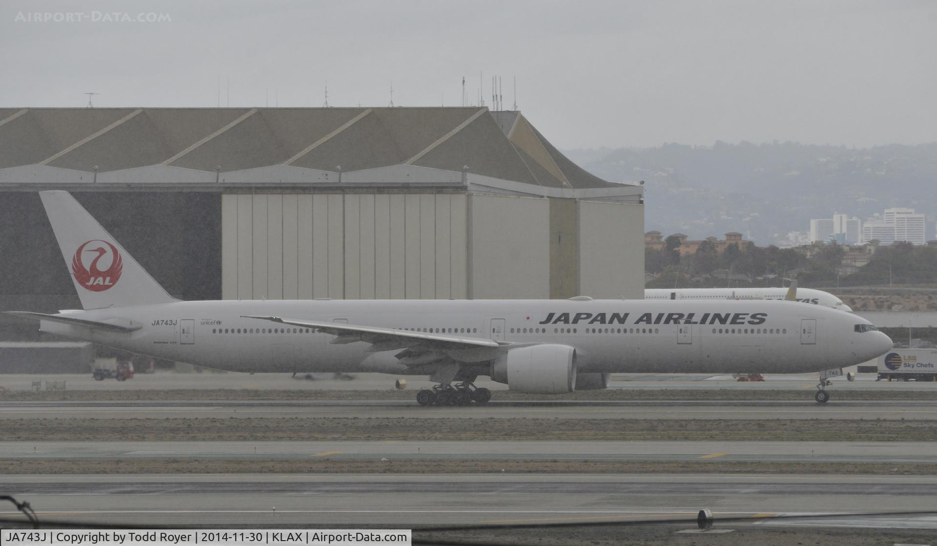 JA743J, 2009 Boeing 777-346/ER C/N 36130, Departing LAX on 7L